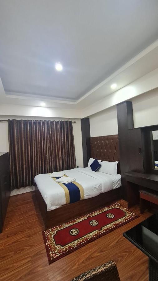 Queen Room