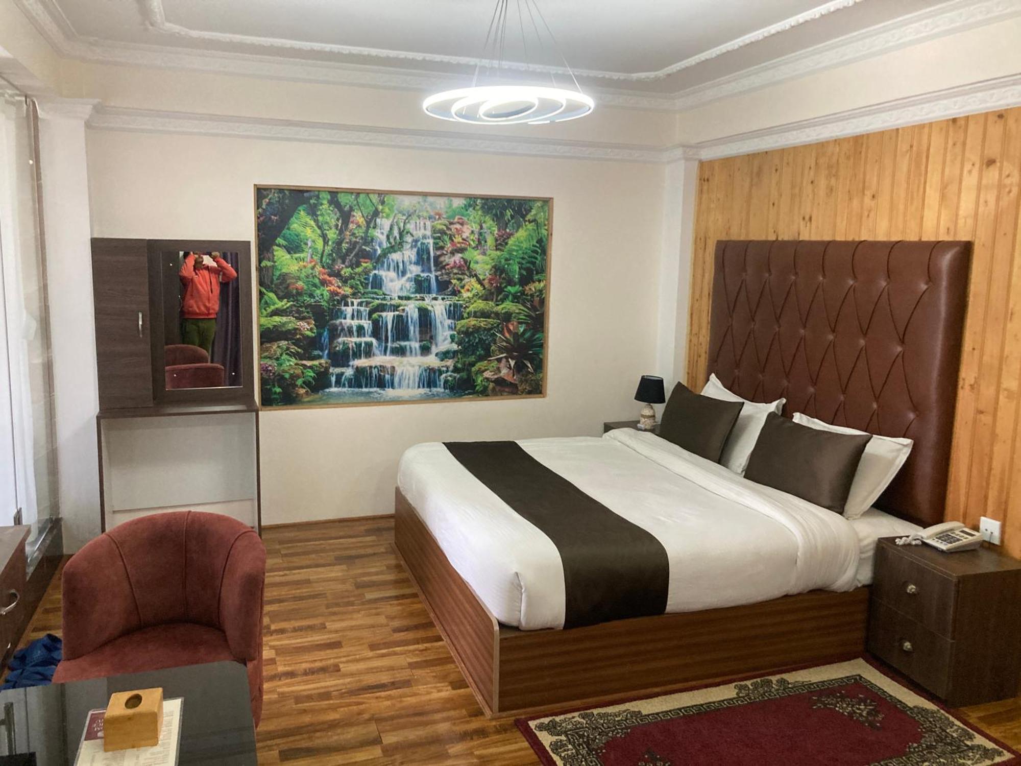Deluxe King Room